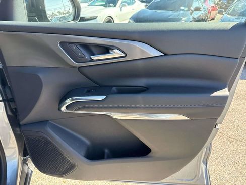 Certified 2025 Chevrolet Traverse LT image 13