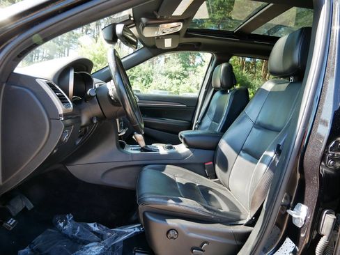 Used 2016 Jeep Grand Cherokee Limited w/ Luxury Group II AWD/4WD image 14