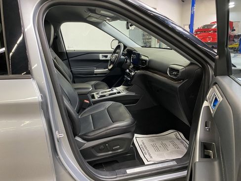 Used 2023 Ford Explorer Limited image 20