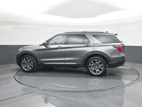 Certified 2025 Ford Explorer Platinum w/ Ultimate Package AWD/4WD image 29