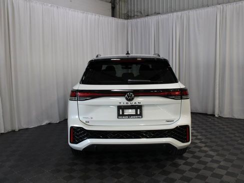 New 2025 Volkswagen Tiguan SE R-Line image 23