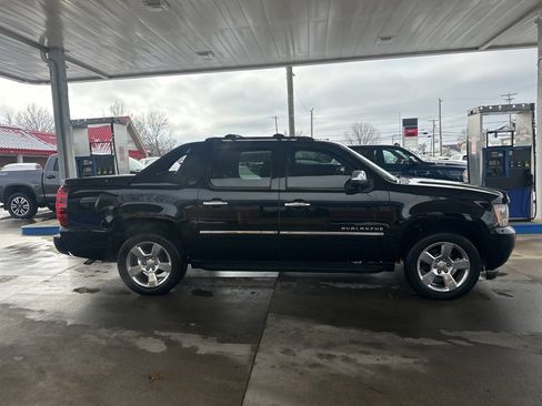 Used 2013 Chevrolet Avalanche LTZ image 4