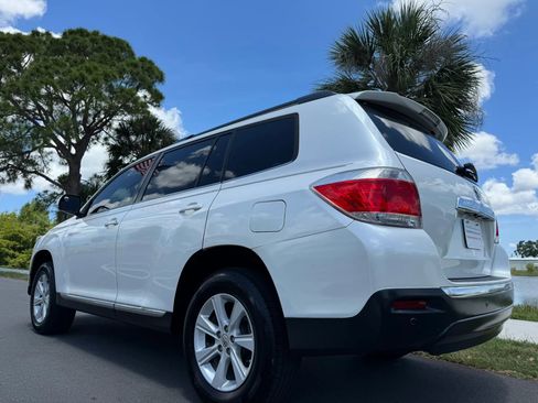 Used 2012 Toyota Highlander FWD w/ Tech Pkg image 5