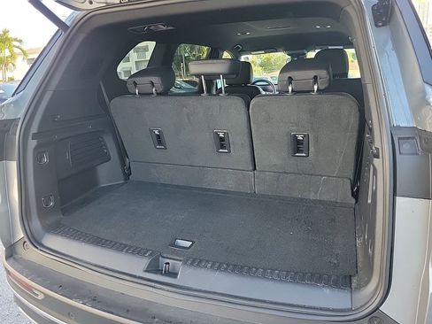 Used 2025 Buick Enclave Preferred w/ Power Package image 16