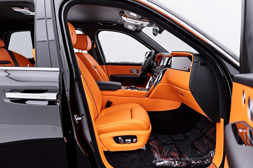 Used 2026 Rolls-Royce Cullinan w/ Cullinan Package AWD/4WD image 32