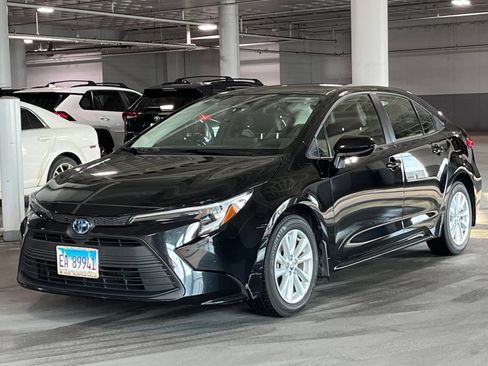 Used 2024 Toyota Corolla LE w/ LE Convenience Package FWD image 4