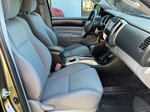 Used 2015 Toyota Tacoma 4x4 Double Cab w/ TRD Sport Package image 17