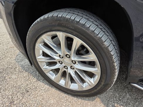 Used 2019 Cadillac Escalade ESV Luxury AWD/4WD image 12