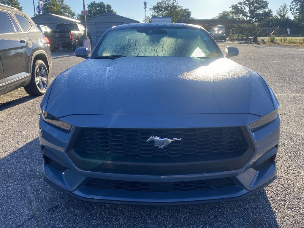 Used 2025 Ford Mustang Coupe RWD image 2