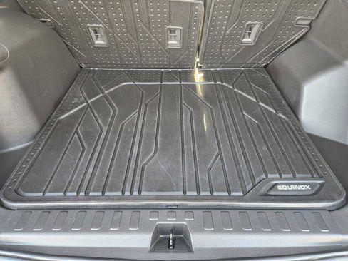 Used 2021 Chevrolet Equinox LT FWD image 31