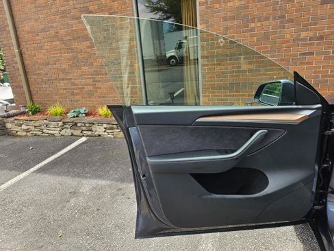 Used 2023 Tesla Model Y Long Range AWD/4WD image 35