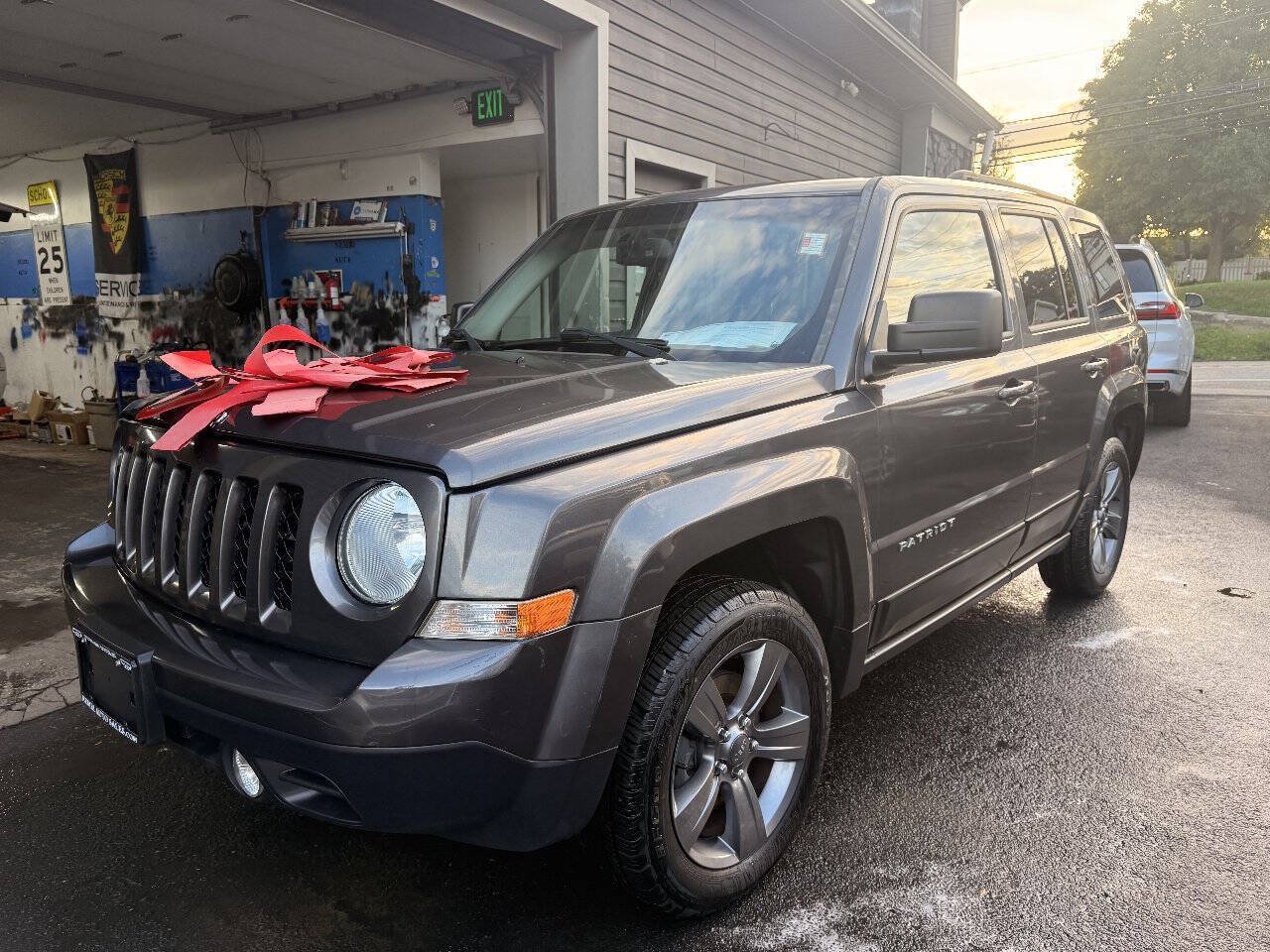 Used 2015 Jeep Patriot High Altitude AWD/4WD image 2
