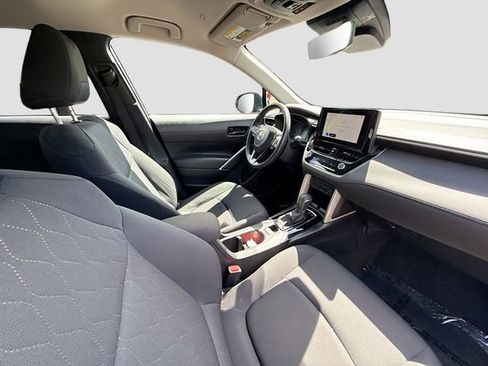 Used 2024 Toyota Corolla Cross LE FWD image 26