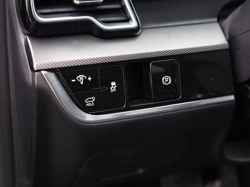 Used 2025 Kia Sportage SX image 17