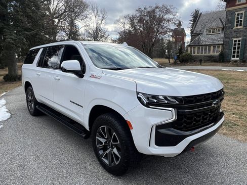 Used 2023 Chevrolet Suburban Z71 w/ Luxury Package image 2
