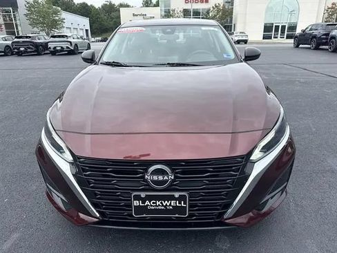 Used 2025 Nissan Altima 2.5 SV FWD image 2