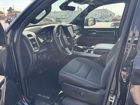 Used 2022 RAM 1500 Big Horn AWD/4WD image 3