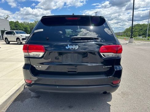 Used 2017 Jeep Grand Cherokee Laredo w/ Quick Order Package 23E AWD/4WD image 4