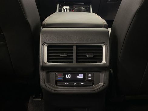 Used 2024 Volkswagen Atlas Peak Edition SE image 34