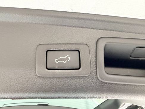 Used 2016 Subaru Forester 2.5i Touring w/ Eyesight & Navigation System AWD/4WD image 32