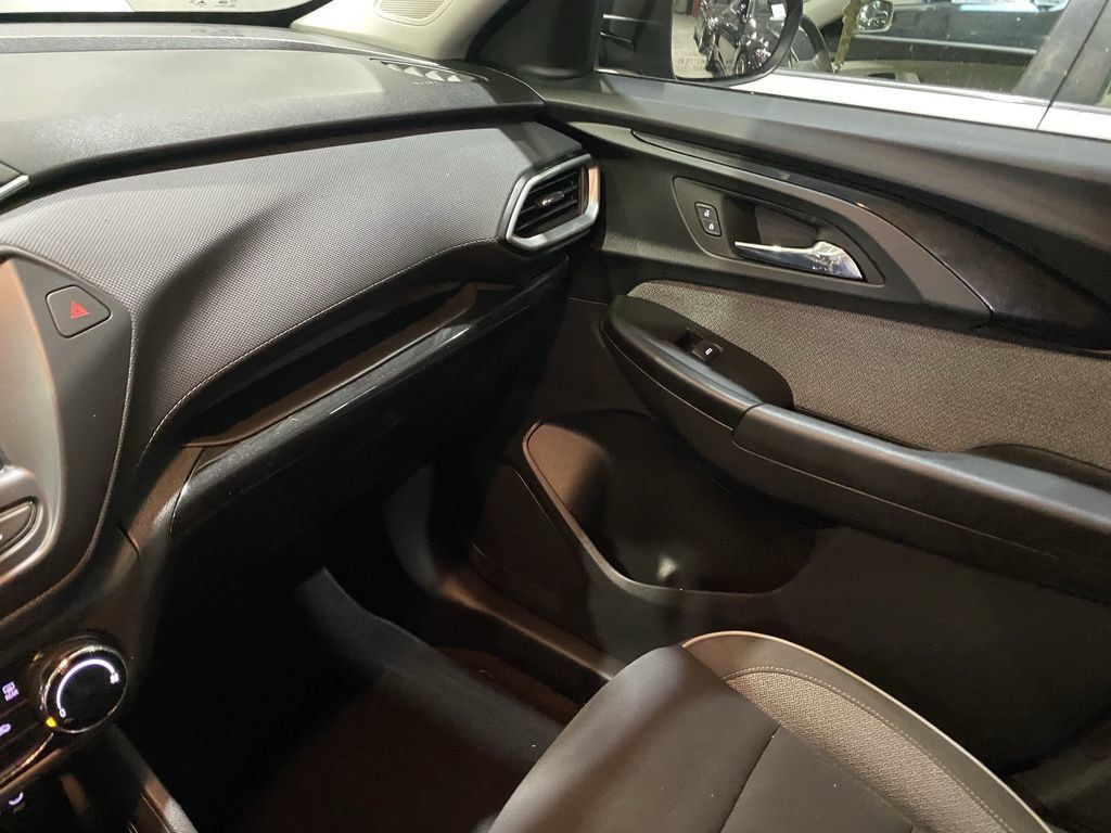 Used 2023 Chevrolet TrailBlazer LS FWD image 4