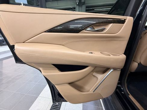 Used 2019 Cadillac Escalade Platinum image 50
