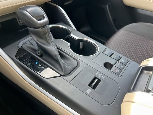 Used 2023 Toyota Highlander L image 33