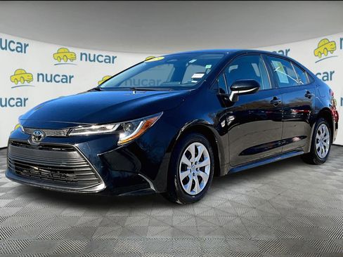 Used 2023 Toyota Corolla LE image 3
