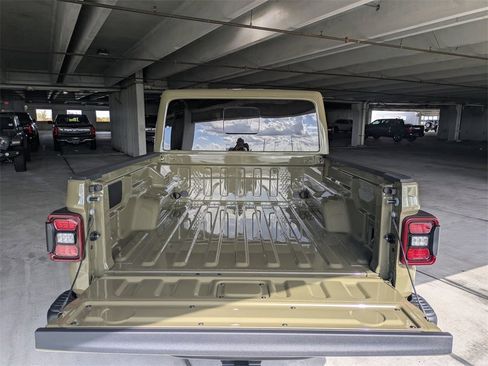 New 2025 Jeep Gladiator Mojave image 15