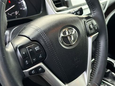 Used 2016 Toyota Highlander XLE FWD image 29