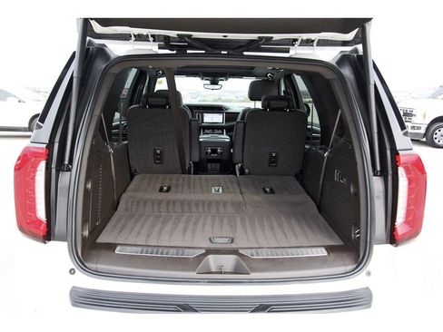 Used 2021 GMC Yukon Denali w/ Denali Premium Package image 29