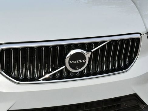 Used 2025 Volvo XC40 B5 Ultra image 36