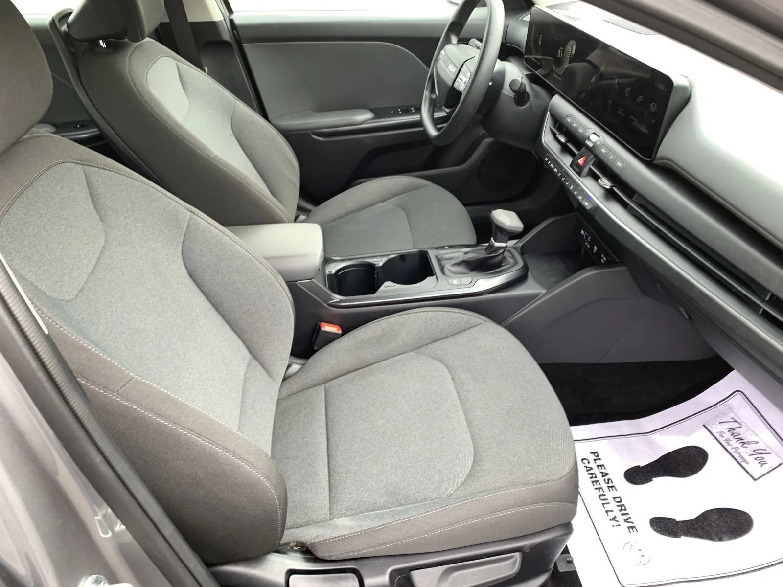 Used 2025 Kia K4 FWD image 27