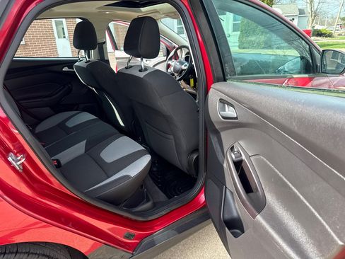 Used 2012 Ford Focus SE FWD image 12