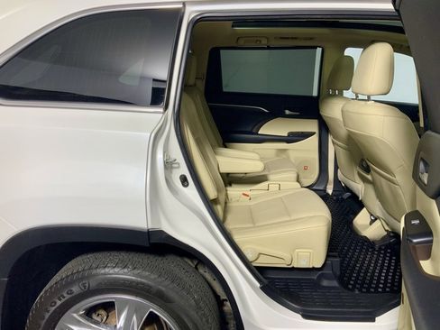 Used 2016 Toyota Highlander Limited Platinum image 31