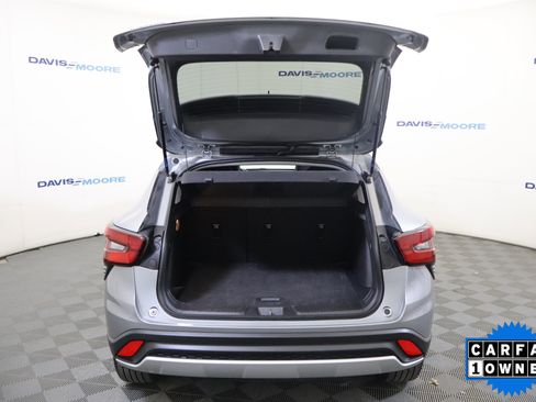 Used 2025 Chevrolet Trax LT image 8