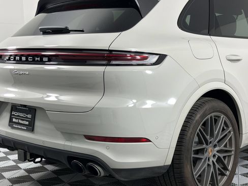 Certified 2026 Porsche Cayenne AWD/4WD image 27