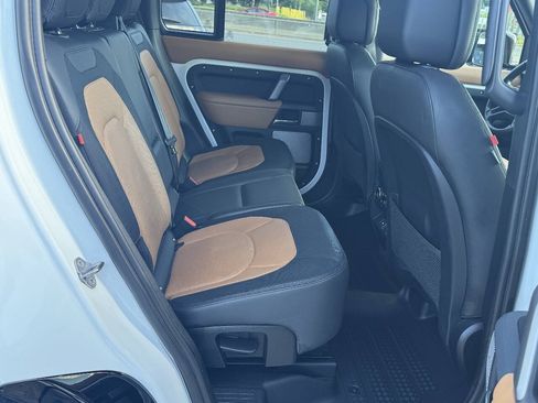 Used 2024 Land Rover Defender 130 X-Dynamic SE AWD/4WD image 19