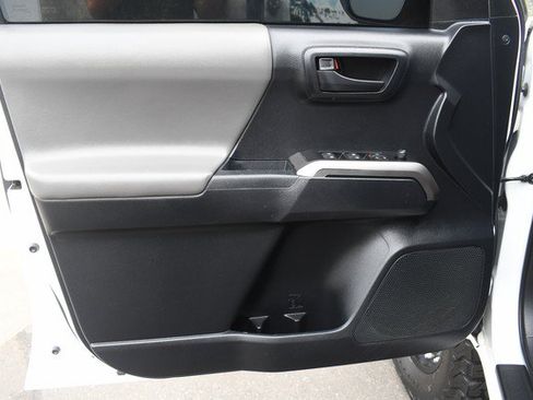 Used 2019 Toyota Tacoma SR5 AWD/4WD image 13