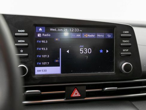 Used 2024 Hyundai Elantra SE FWD image 17