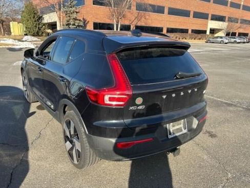 Used 2023 Volvo XC40 Recharge Ultimate image 3