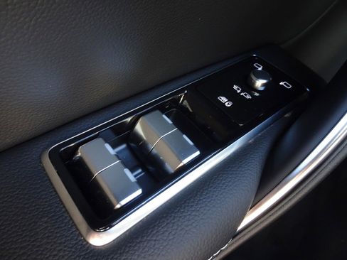 New 2024 Jaguar XF R-Dynamic SE image 30