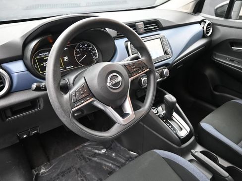 Used 2025 Nissan Versa SV FWD image 15