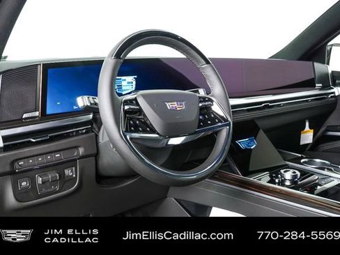 Certified 2026 Cadillac Escalade Luxury image 4