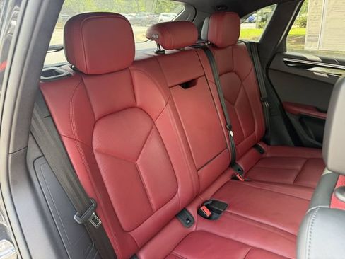 Used 2023 Porsche Macan AWD/4WD image 30