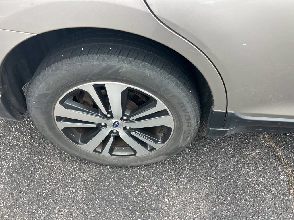 Used 2019 Subaru Outback 3.6R Limited AWD/4WD image 10
