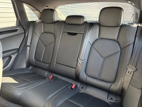 Certified 2025 Porsche Macan image 25