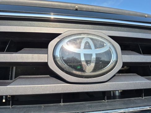 Used 2021 Toyota Tacoma SR5 AWD/4WD image 29
