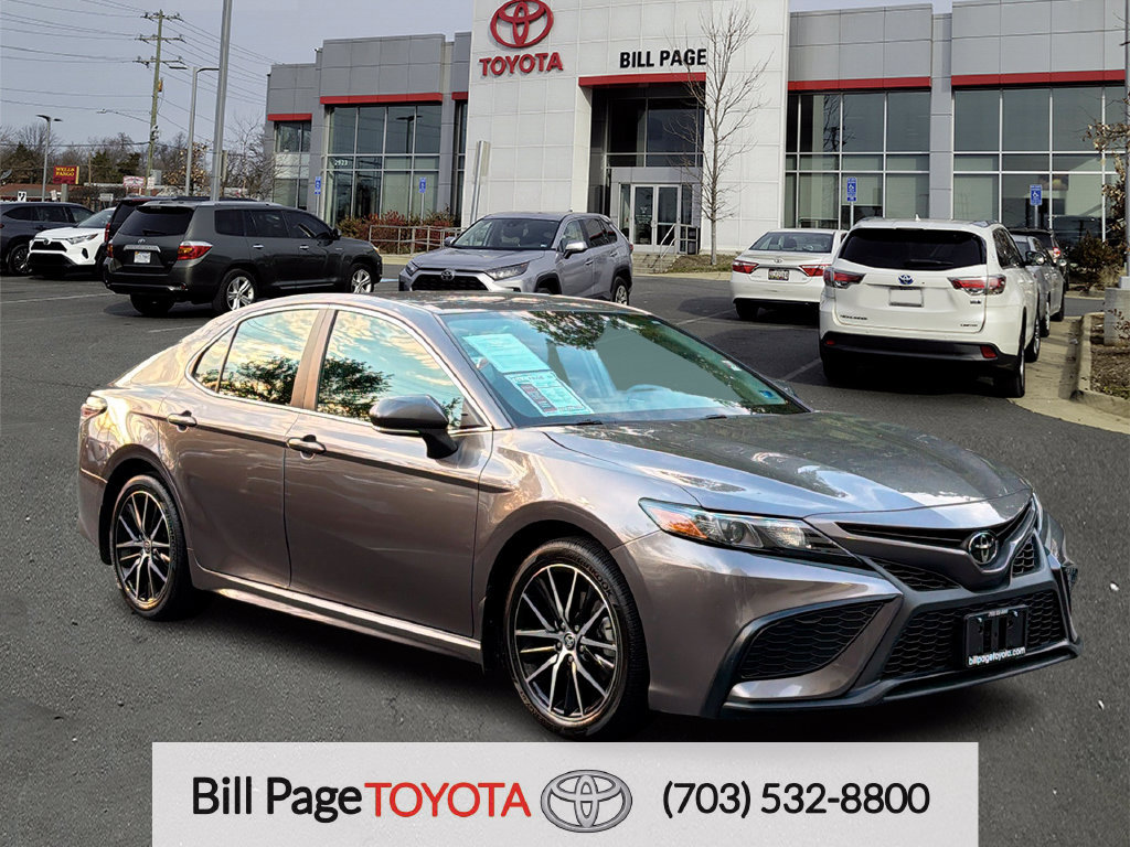 Used 2024 Toyota Camry SE FWD image 1