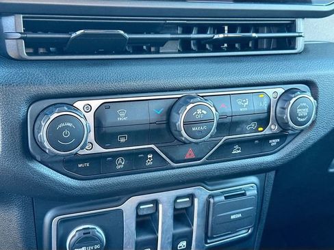 Used 2024 Jeep Wrangler Sport S image 15